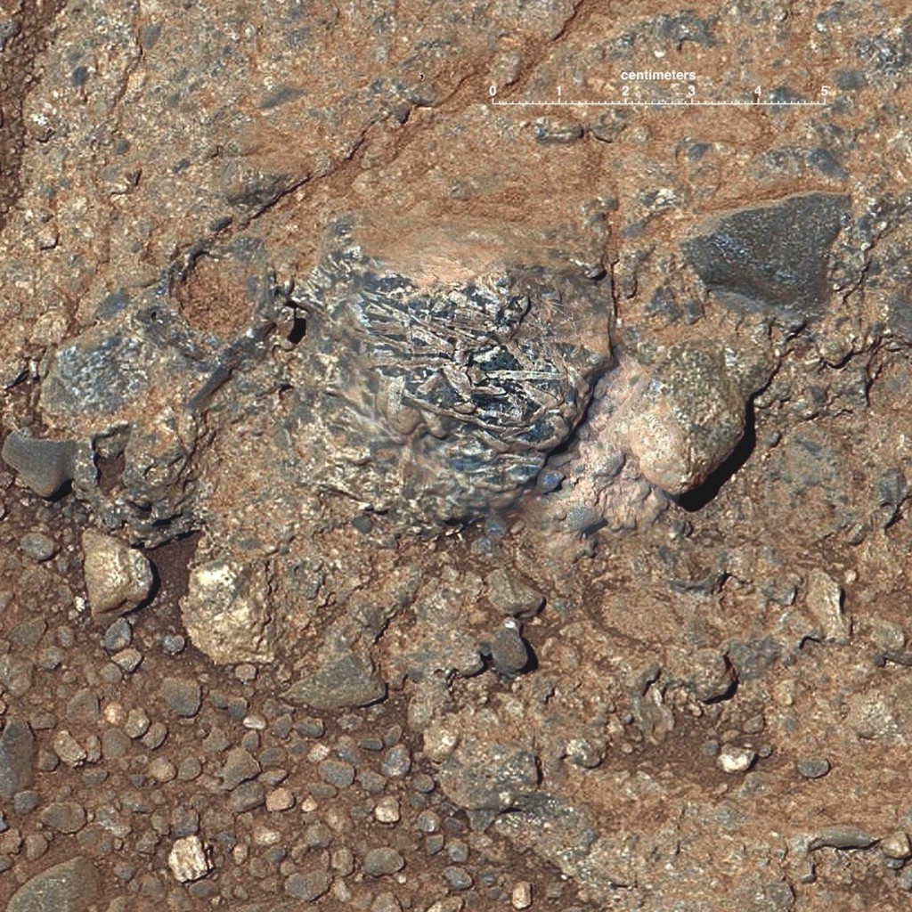 "rocks mars earth like crust curiosity"