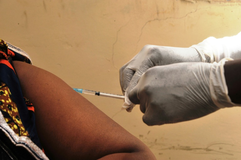 "ebola needle ainhalable vaccine"