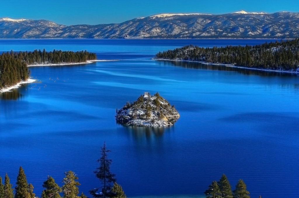 "lake tahoe blue hue algae clarity"