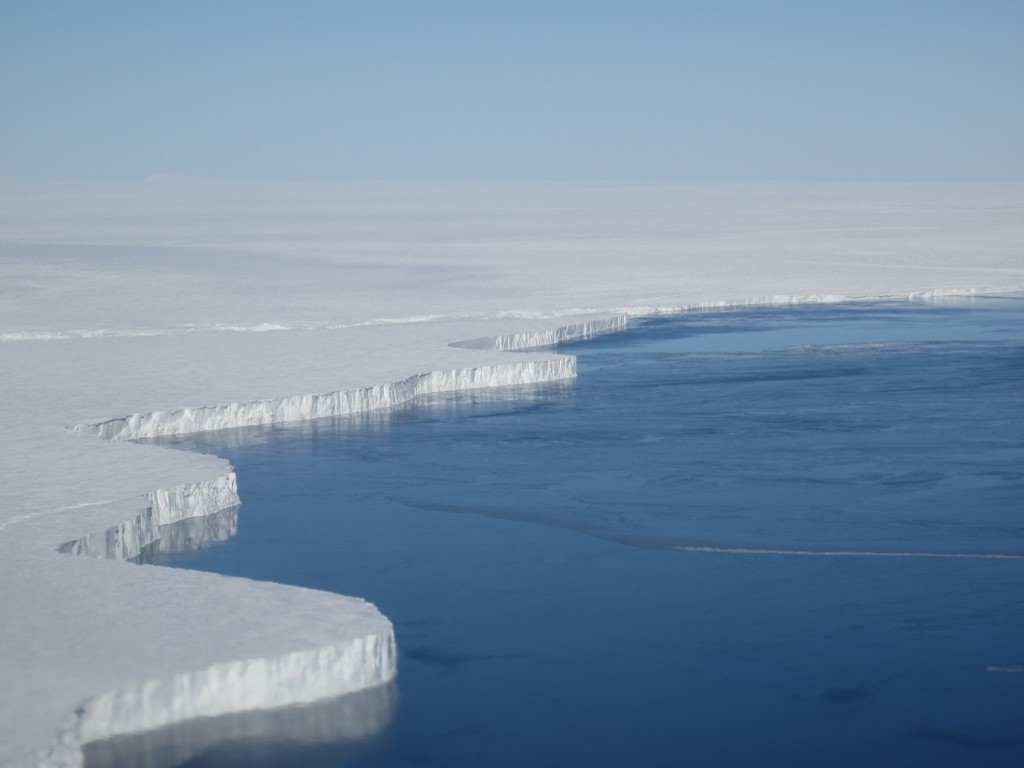 alt="Ice Caps Melting in Antarctica"