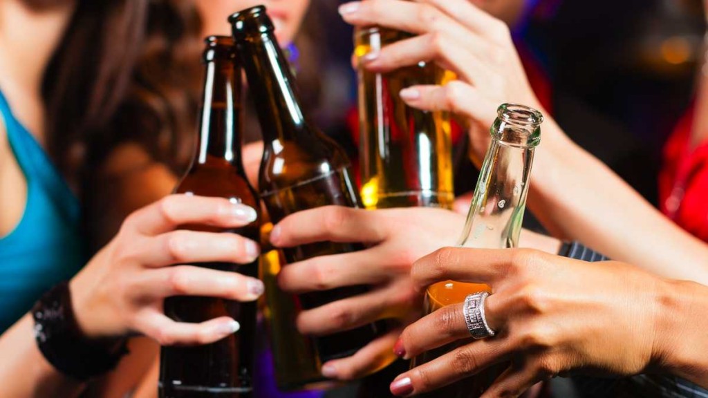 Pros and Cons of Lowering the Drinking Age