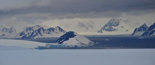 A landscape of East Antarctica