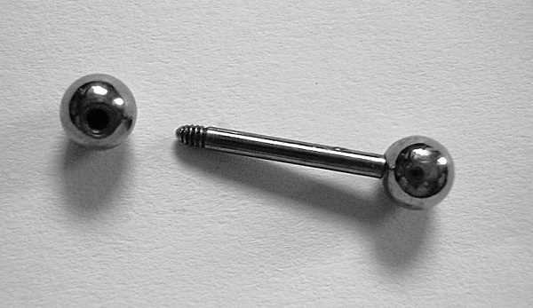 Piercing barbell with an unscrewed closing ball